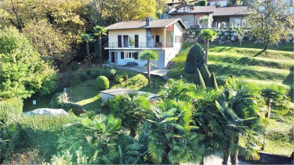 casa indipendente in vendita a Porto Valtravaglia