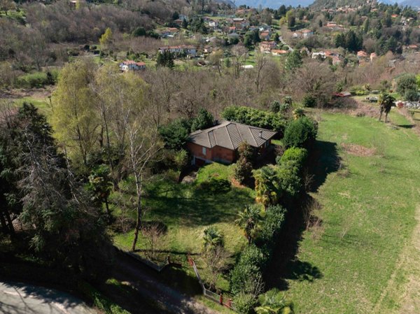 casa indipendente in vendita a Porto Valtravaglia