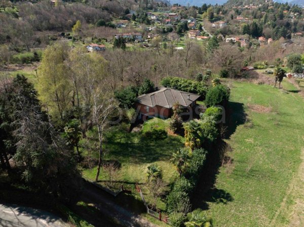 casa indipendente in vendita a Porto Valtravaglia