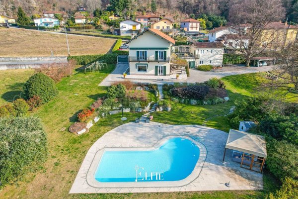 casa indipendente in vendita a Porto Valtravaglia