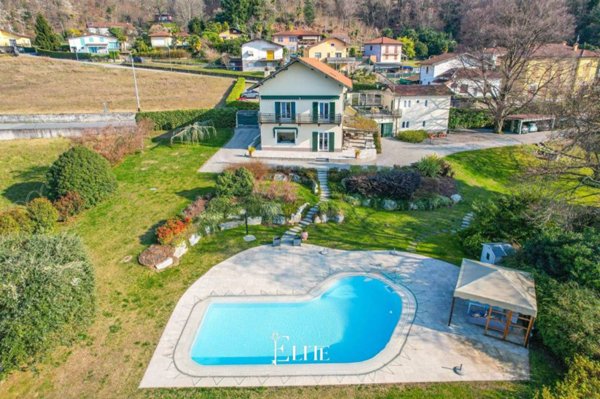 casa indipendente in vendita a Porto Valtravaglia