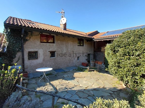 casa indipendente in vendita a Porto Valtravaglia