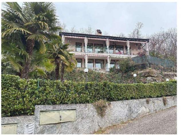 appartamento in vendita a Porto Valtravaglia in zona Muceno