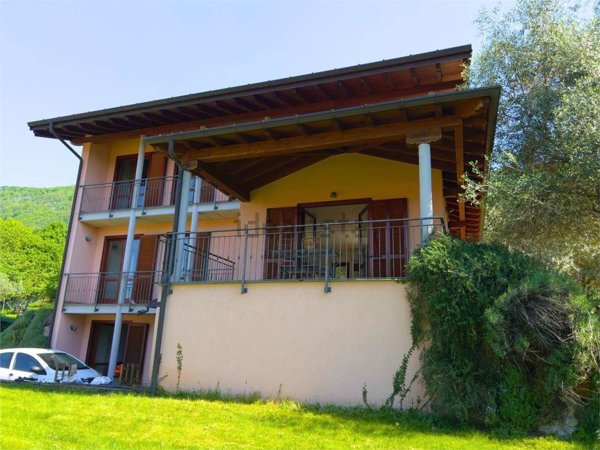 casa indipendente in vendita a Porto Valtravaglia