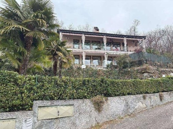 appartamento in vendita a Porto Valtravaglia in zona Muceno