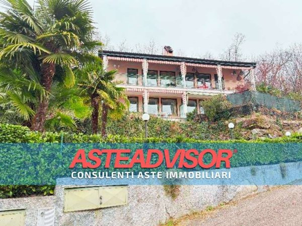 appartamento in vendita a Porto Valtravaglia in zona Muceno