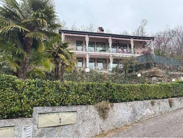 appartamento in vendita a Porto Valtravaglia in zona Muceno