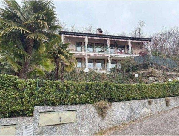 appartamento in vendita a Porto Valtravaglia in zona Muceno