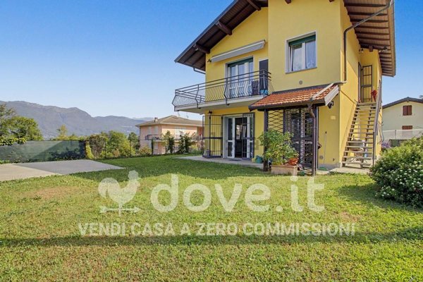 esavano in vendita a Porto Valtravaglia in zona Musadino