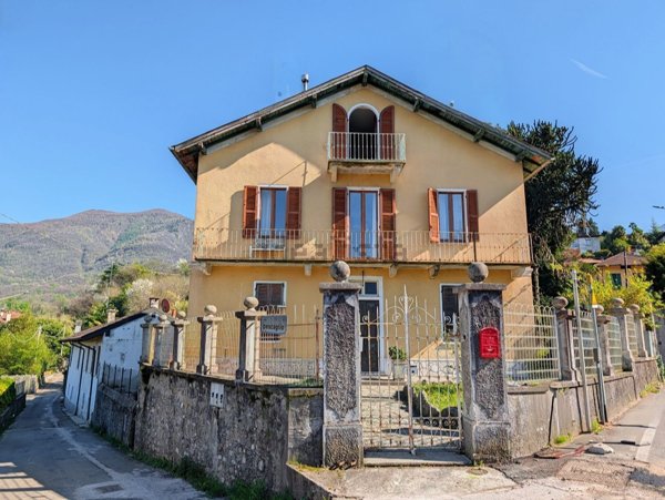 appartamento in vendita a Porto Valtravaglia in zona Domo