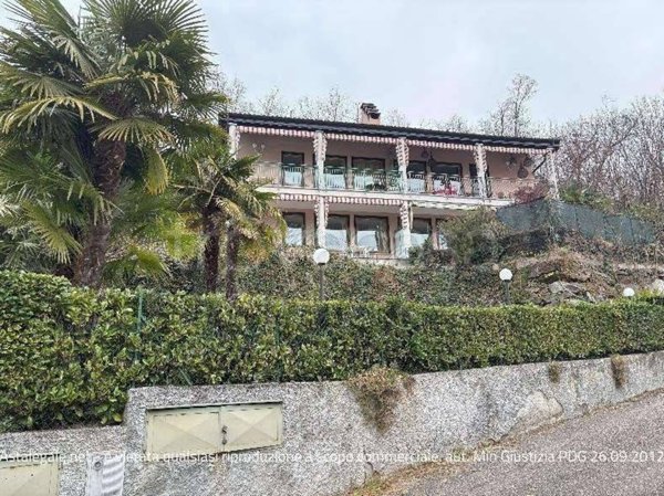 appartamento in vendita a Porto Valtravaglia in zona Muceno
