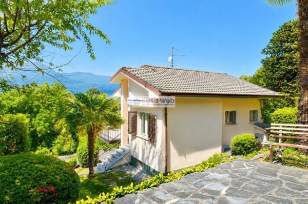 casa indipendente in vendita a Porto Valtravaglia