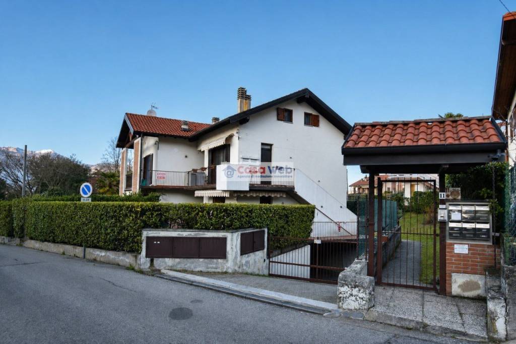 appartamento in vendita a Porto Valtravaglia in zona Domo