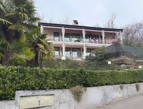 appartamento in vendita a Porto Valtravaglia in zona Muceno