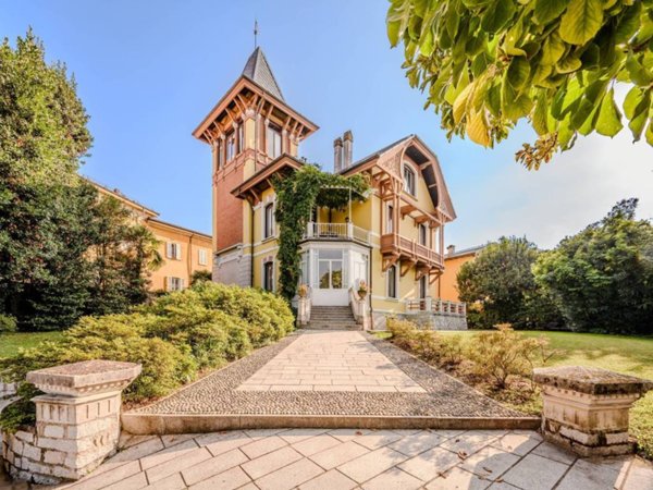 casa indipendente in vendita a Porto Valtravaglia