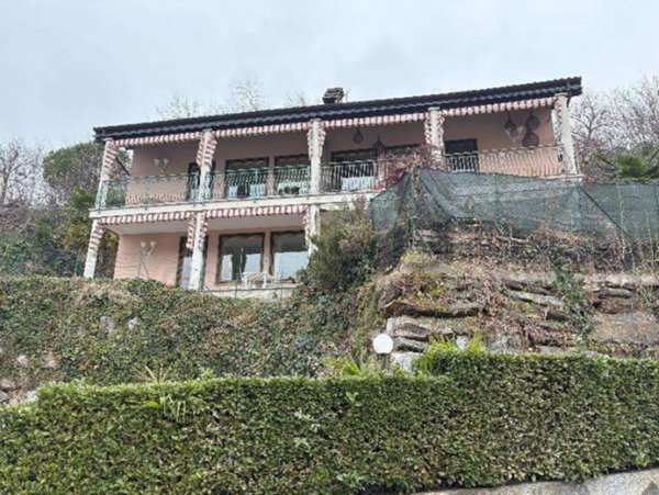 appartamento in vendita a Porto Valtravaglia in zona Muceno