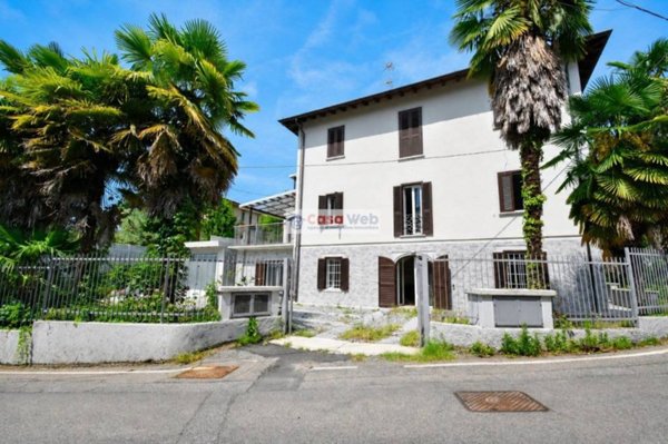 casa indipendente in vendita a Porto Valtravaglia