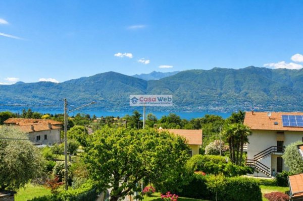 casa indipendente in vendita a Porto Valtravaglia in zona Musadino