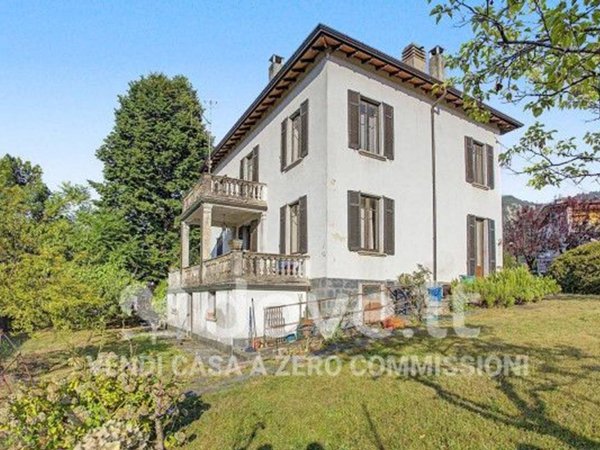 casa indipendente in vendita a Porto Valtravaglia in zona Domo