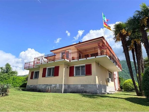 casa indipendente in vendita a Porto Valtravaglia