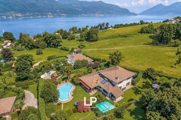 casa indipendente in vendita a Porto Valtravaglia in zona Domo