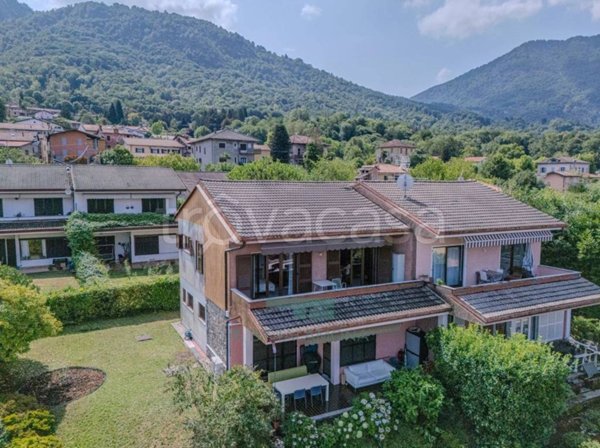 appartamento in vendita a Porto Valtravaglia in zona Musadino