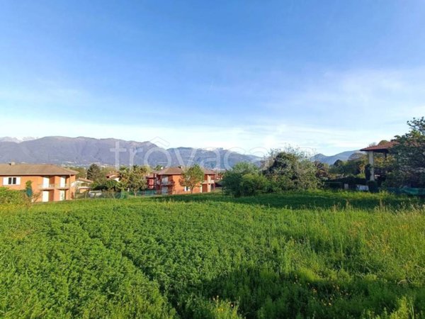 terreno edificabile in vendita a Porto Valtravaglia in zona Muceno