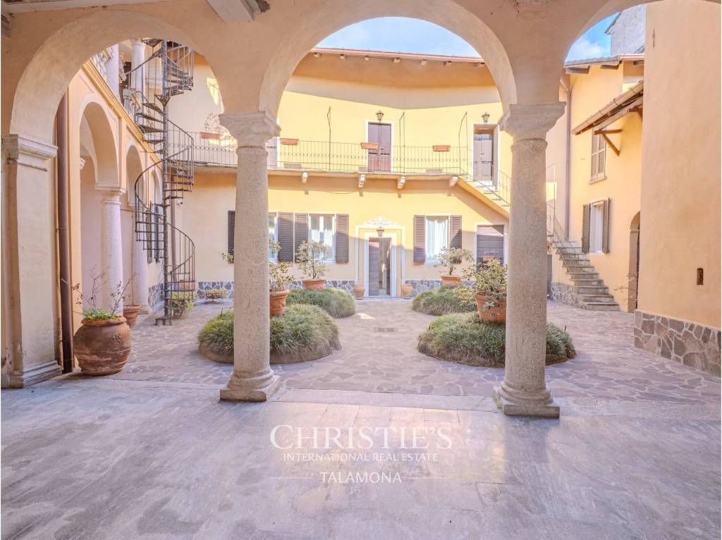 casa indipendente in vendita a Porto Valtravaglia