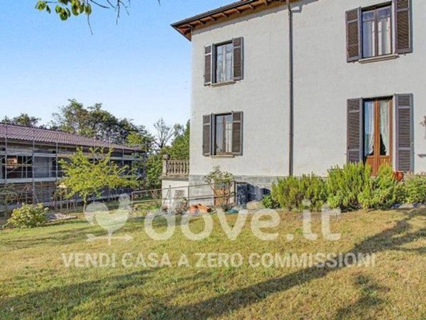 casa indipendente in vendita a Porto Valtravaglia in zona Domo