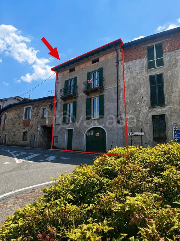 casa indipendente in vendita a Porto Valtravaglia