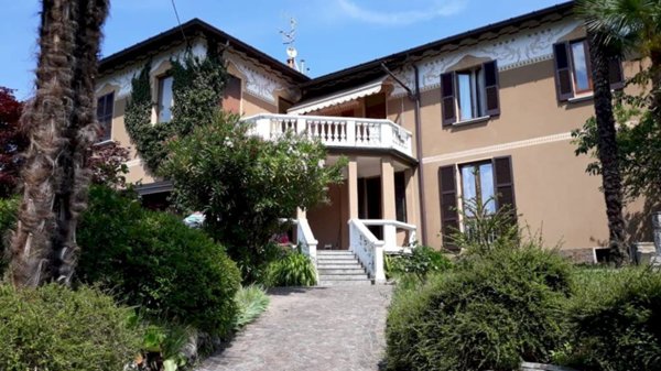casa indipendente in vendita a Porto Valtravaglia in zona Domo