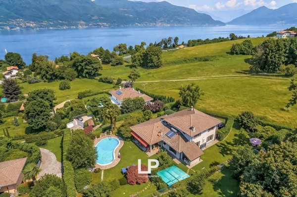 casa indipendente in vendita a Porto Valtravaglia in zona Domo