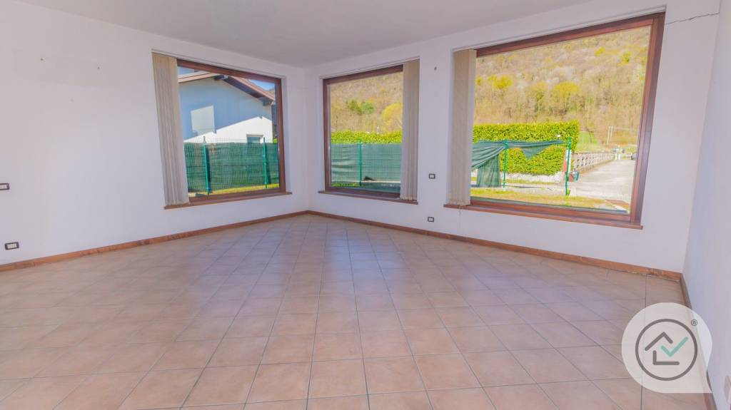 casa indipendente in vendita a Rancio Valcuvia in zona Cantevria
