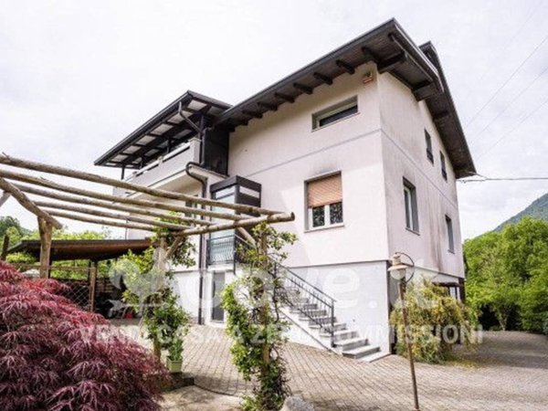 casa indipendente in vendita a Rancio Valcuvia in zona Cantevria