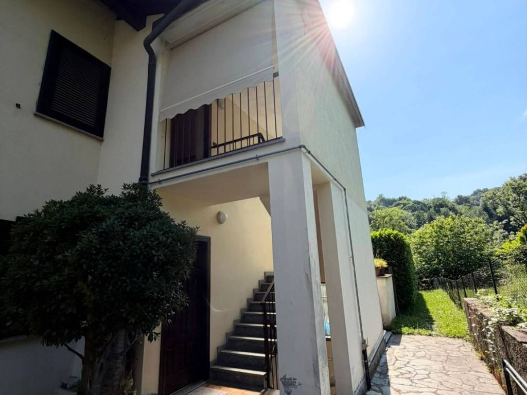 appartamento in vendita a Rancio Valcuvia in zona Cantevria