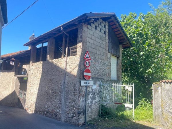 casa indipendente in vendita a Rancio Valcuvia in zona Cantevria