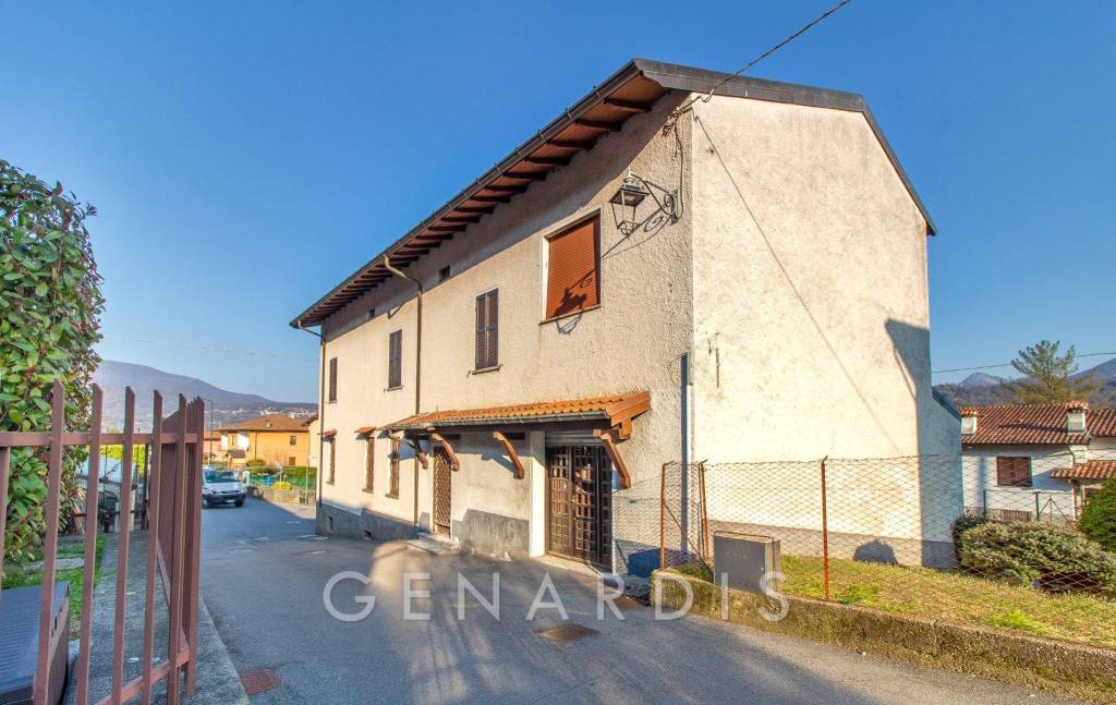 casa indipendente in vendita a Rancio Valcuvia in zona Cantevria