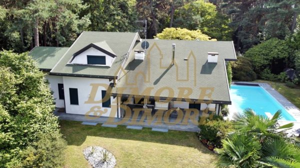 casa indipendente in vendita a Ranco