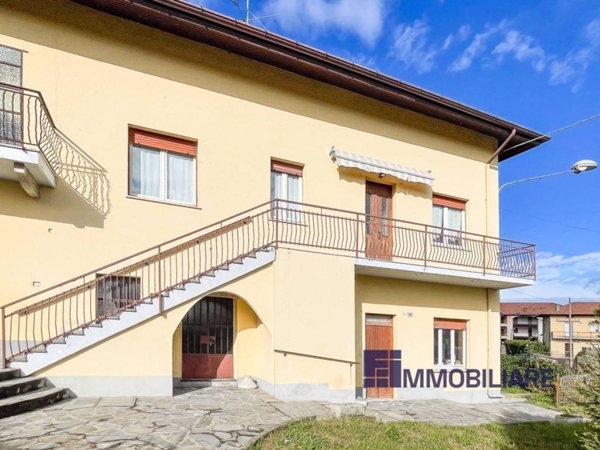 casa indipendente in vendita a Ranco in zona Uponne