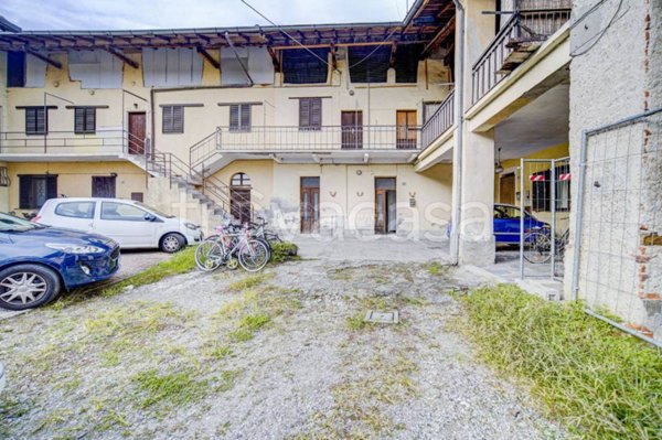 appartamento in vendita a Ranco in zona Uponne