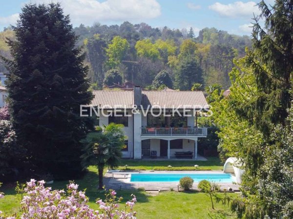 casa indipendente in vendita a Ranco in zona Uponne