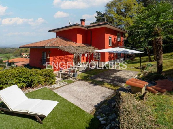 casa indipendente in vendita a Ranco in zona Uponne