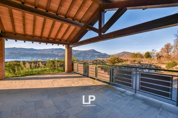 casa indipendente in vendita a Ranco