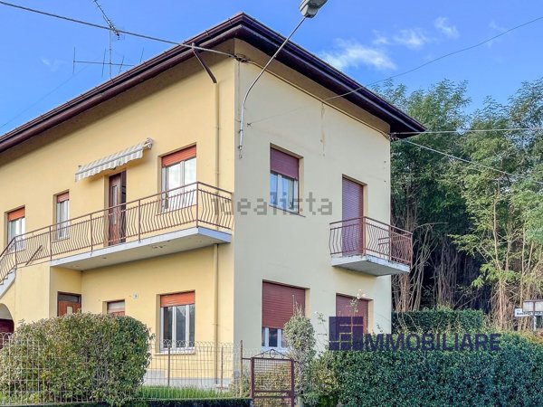 casa indipendente in vendita a Ranco in zona Uponne