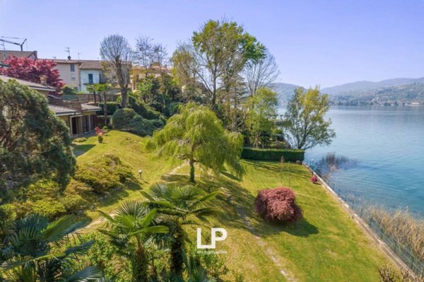 casa indipendente in vendita a Ranco