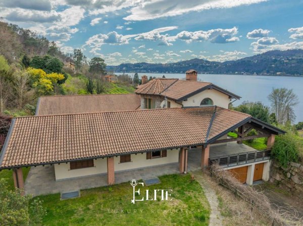 casa indipendente in vendita a Ranco