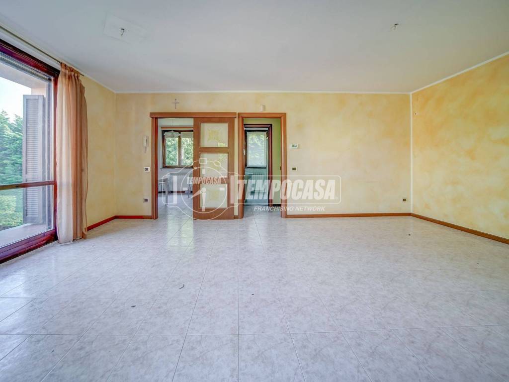 casa indipendente in vendita a Ranco in zona Uponne