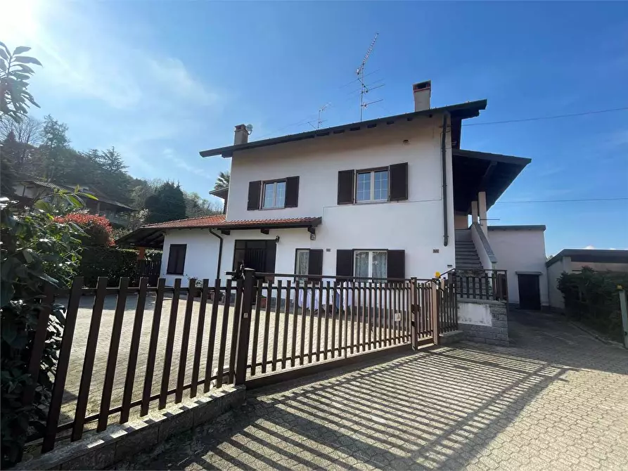 casa indipendente in vendita a Ranco in zona Uponne