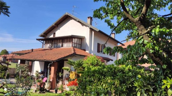 casa indipendente in vendita a Ranco in zona Uponne