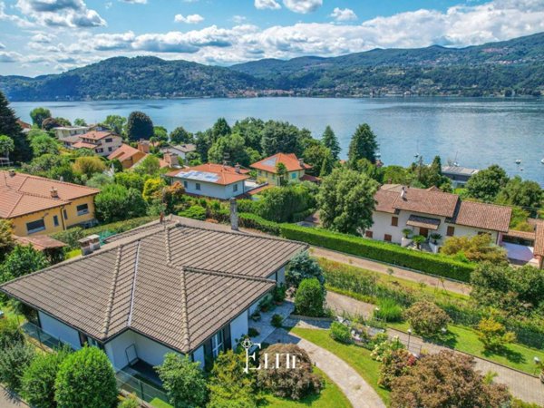casa indipendente in vendita a Ranco